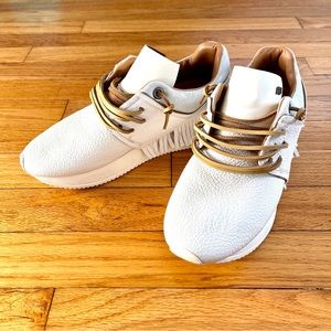 LIKE NEW White Esseutesse fringe sneakers with brown trim